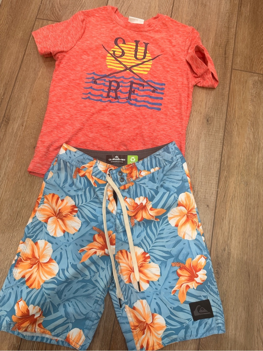 Quiksilver Light Blue Swim Trunks w Subtle Hibiscus Accent Hannah swimshirt 0331